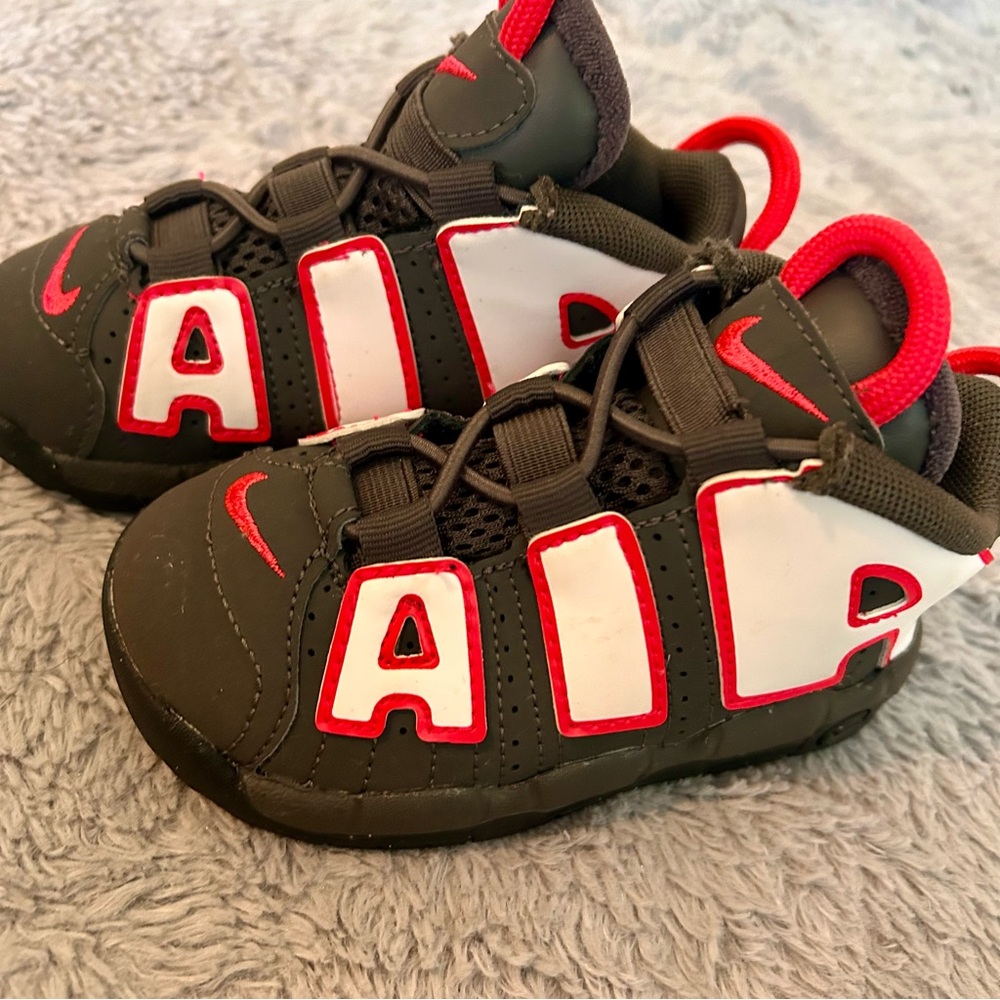 Nike Air More Uptempo Toddler Shoes in Dark Grey & Red